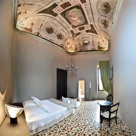 XVIII century Palazzo Alloggio in famiglia Ravenna