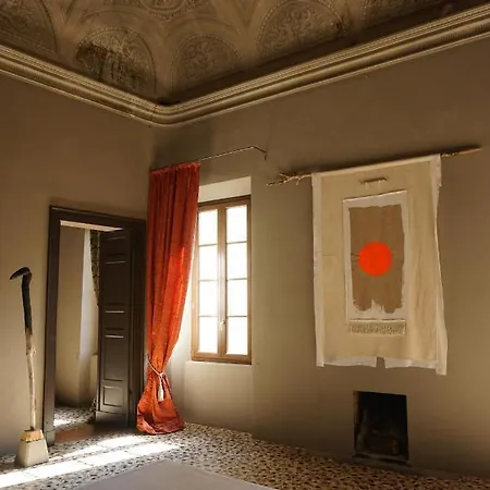 XVIII century Palazzo Alloggio in famiglia